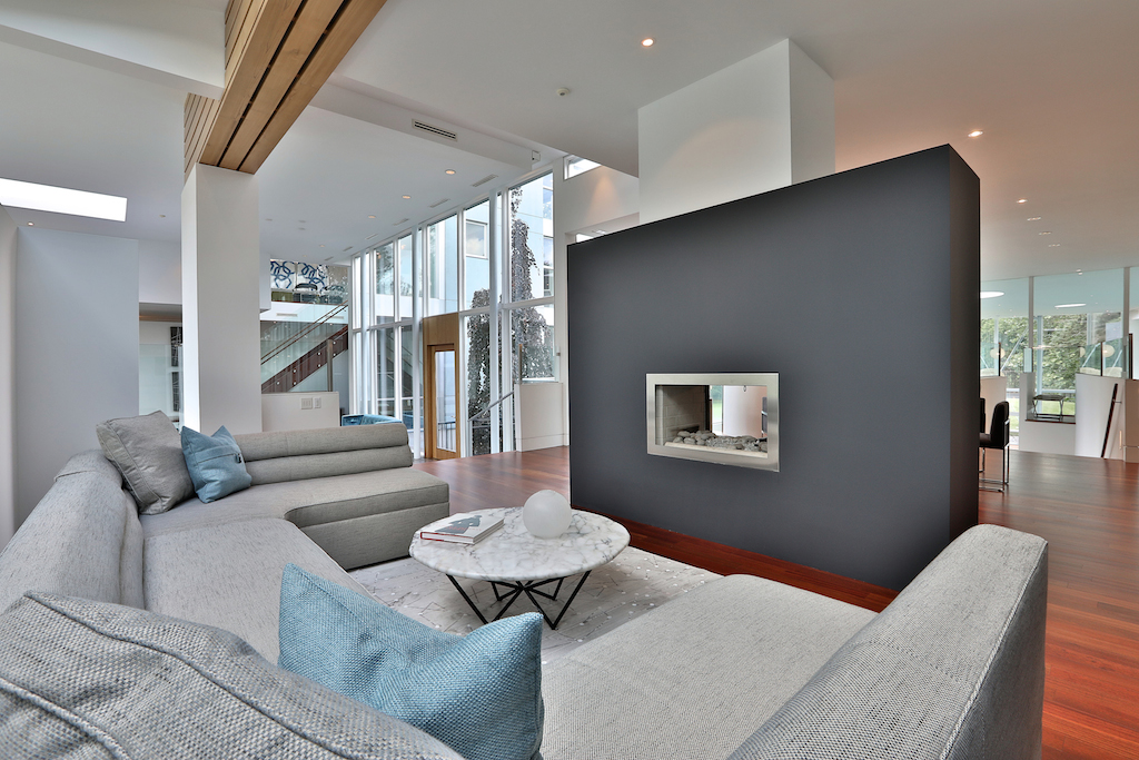 83 The Bridle Path