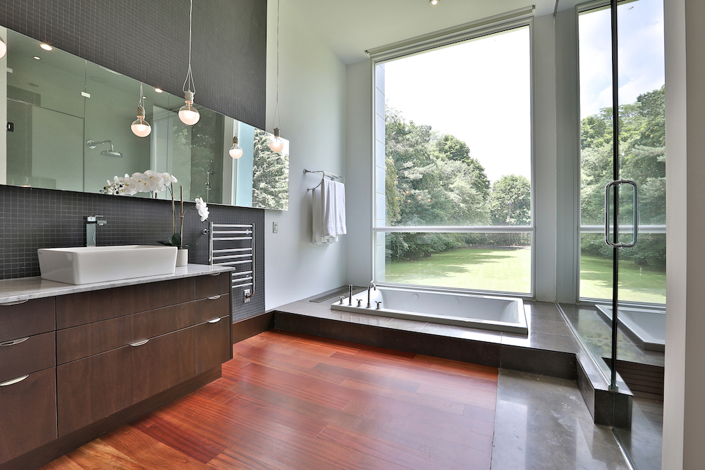 83 The Bridle Path