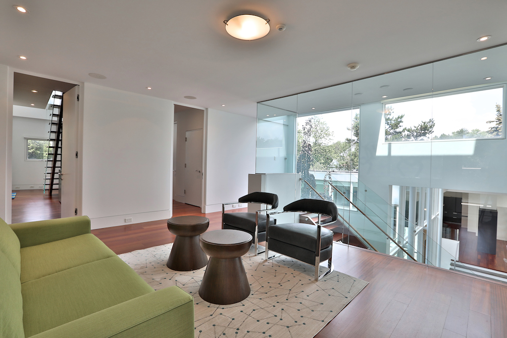 83 The Bridle Path