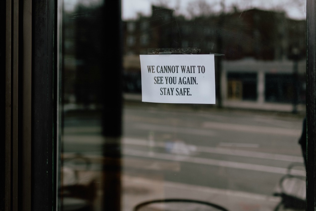 closed restaurant sign