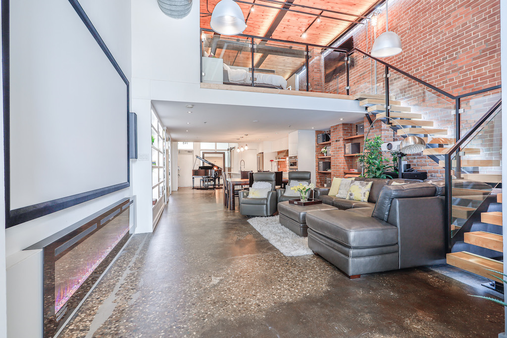 1159 Dundas St. E.