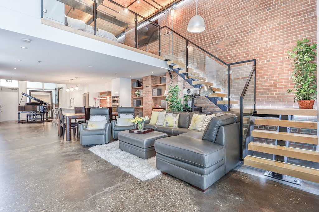 1159 Dundas St. E.
