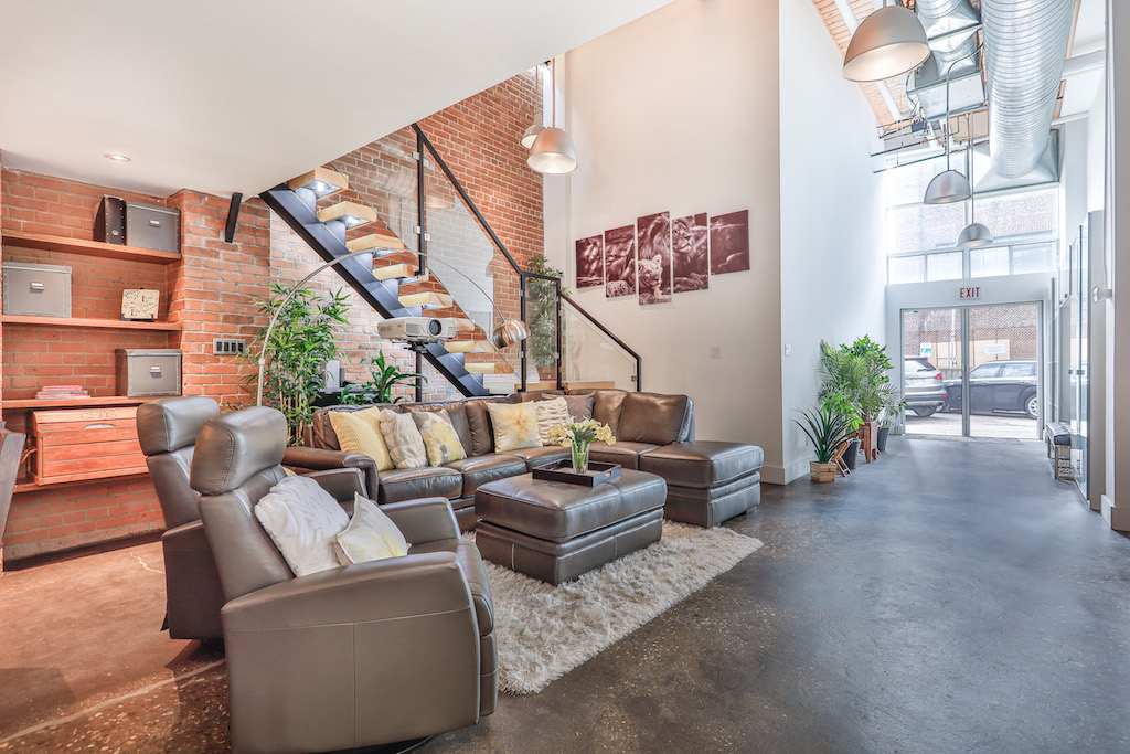 1159 Dundas St. E.