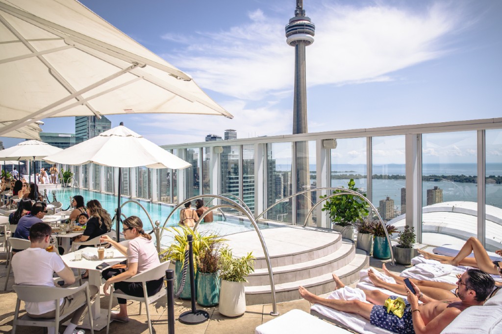 kost rooftop patio