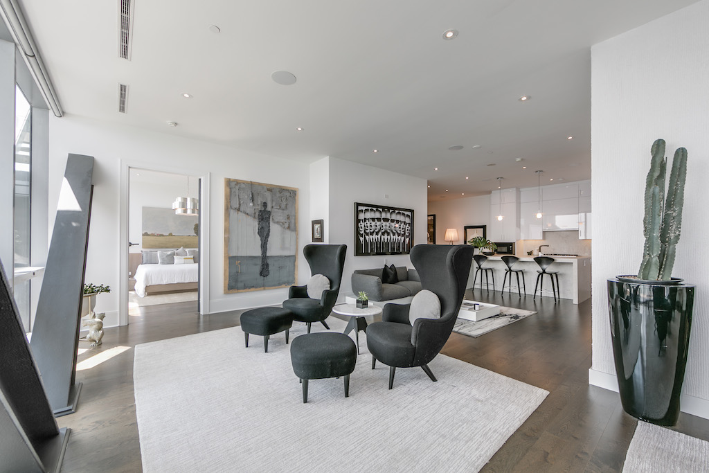 29 Queens Quay E