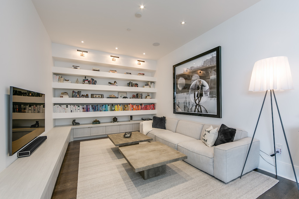 29 Queens Quay E