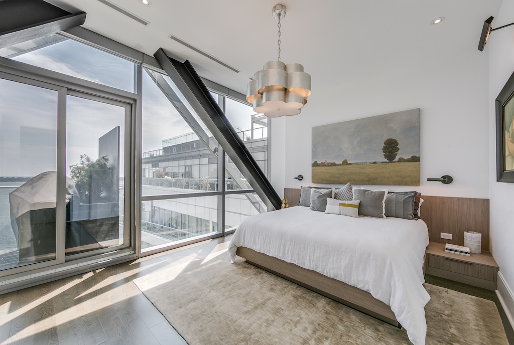 29 Queens Quay E