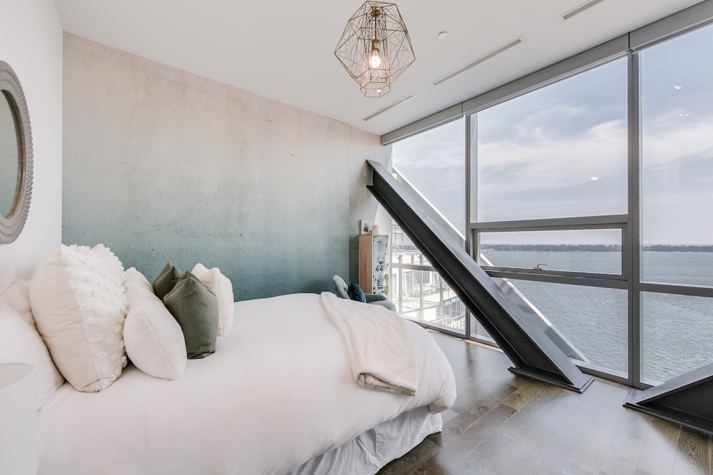29 Queens Quay E