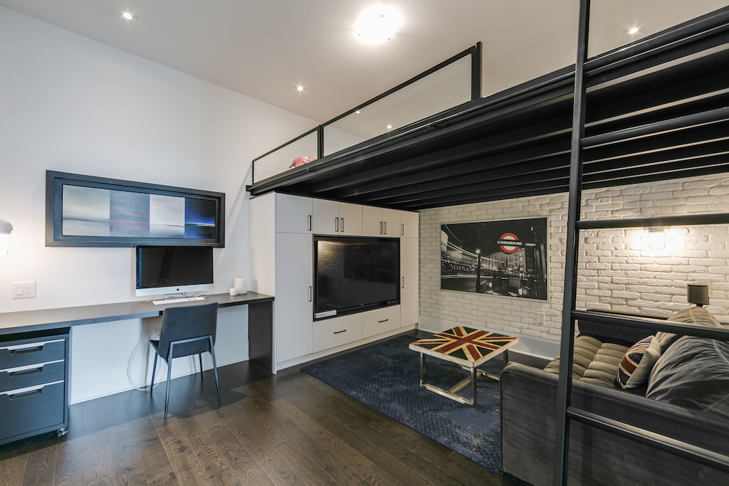 29 Queens Quay E