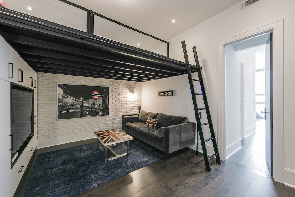 29 Queens Quay E