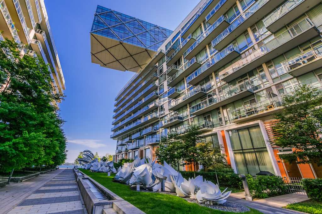 29 Queens Quay E