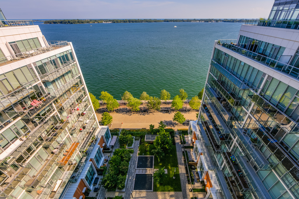 29 Queens Quay E