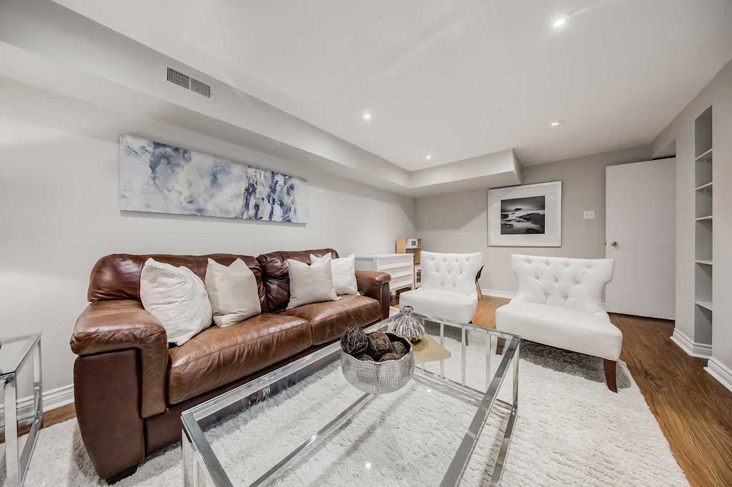 147 Roselawn