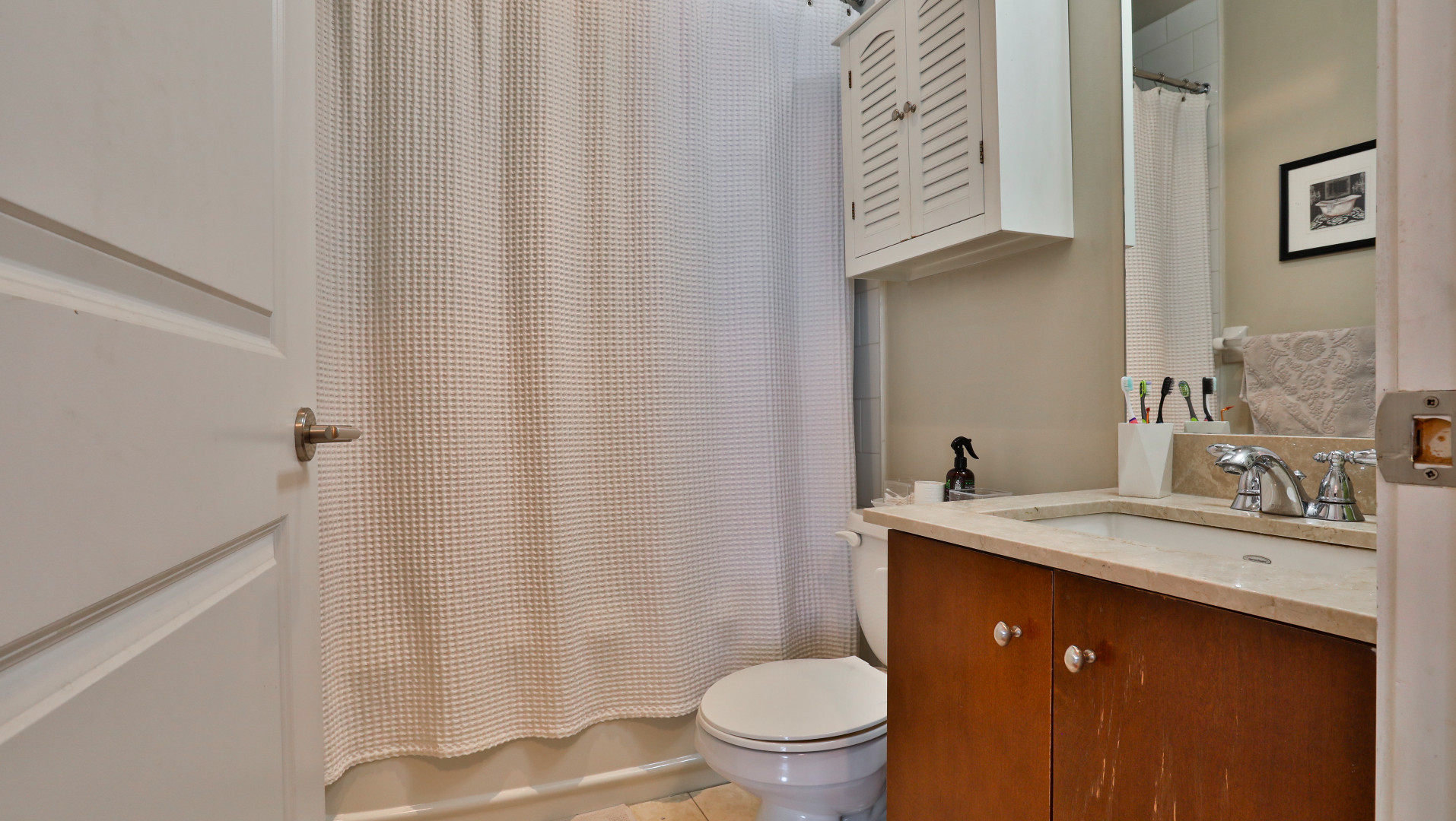 A photo of the bathroom.