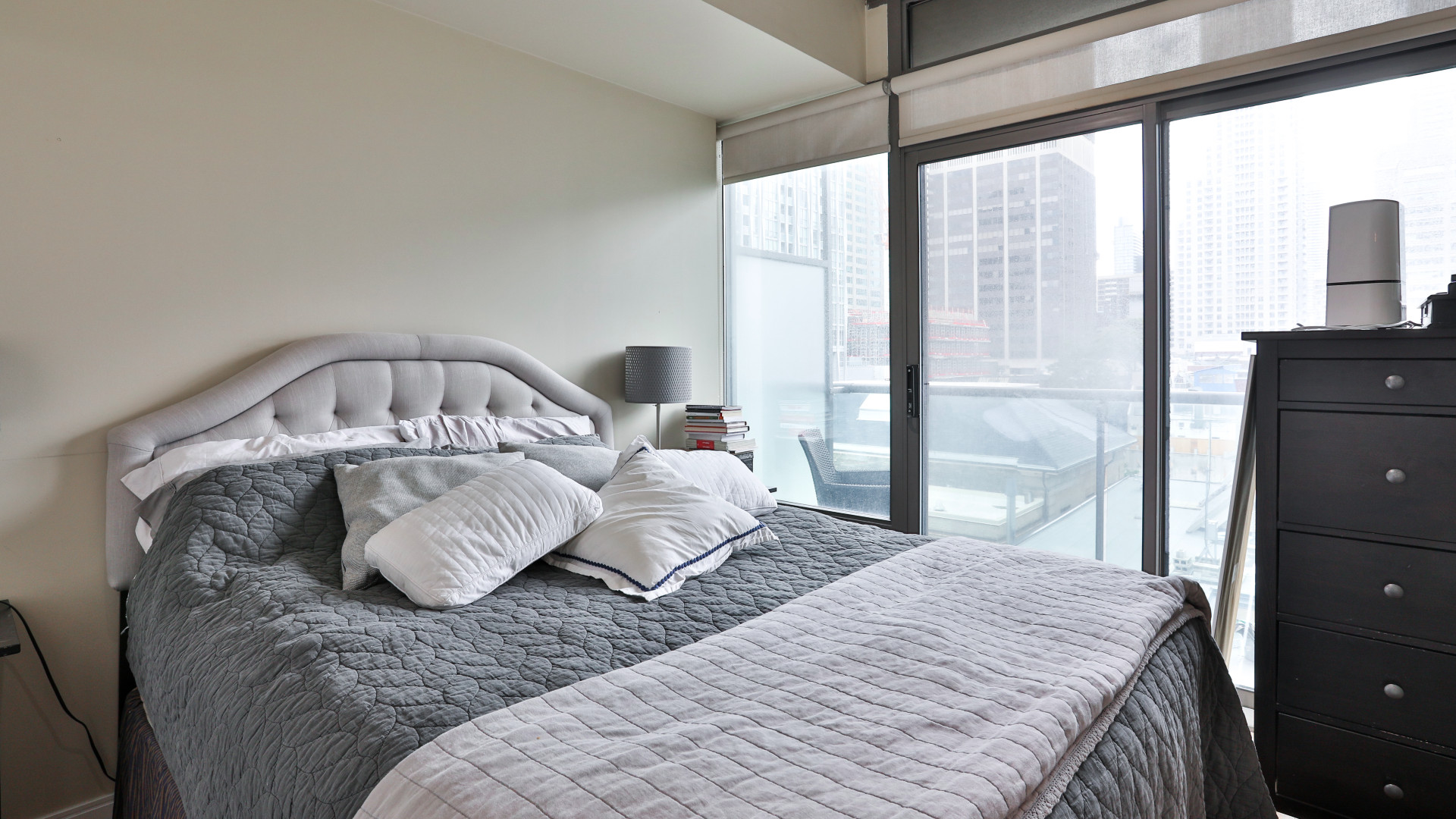 A photo of the bedroom.