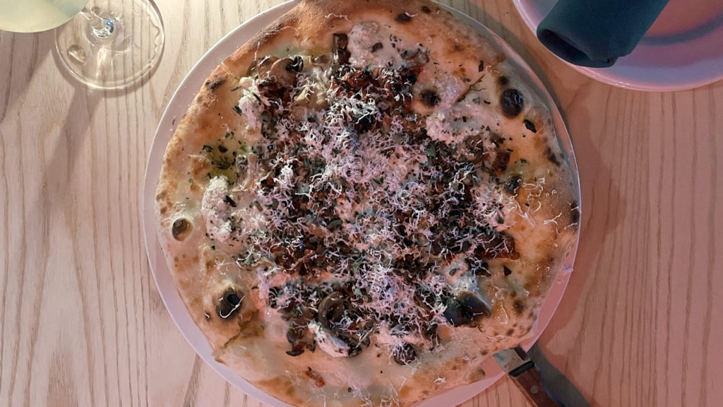 pizza wine disco