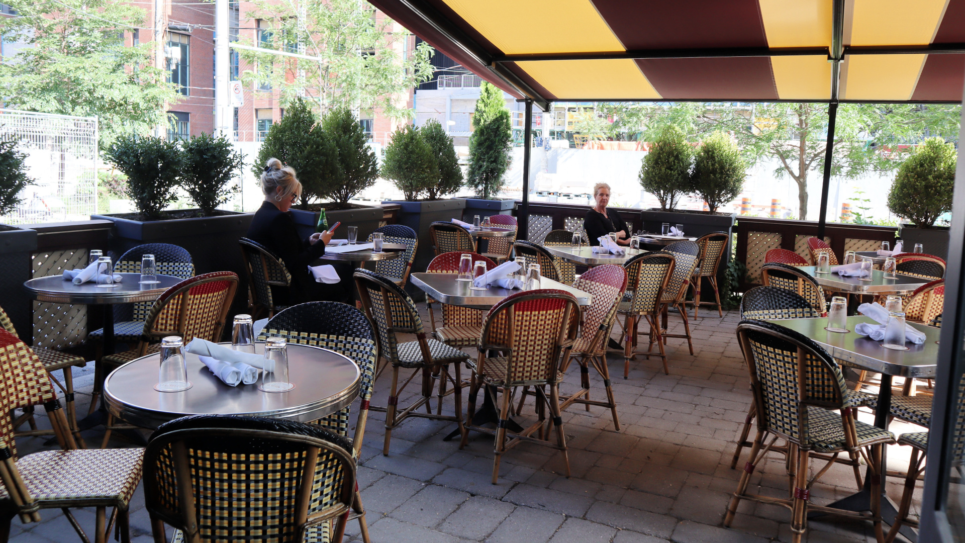 le select bistro interior