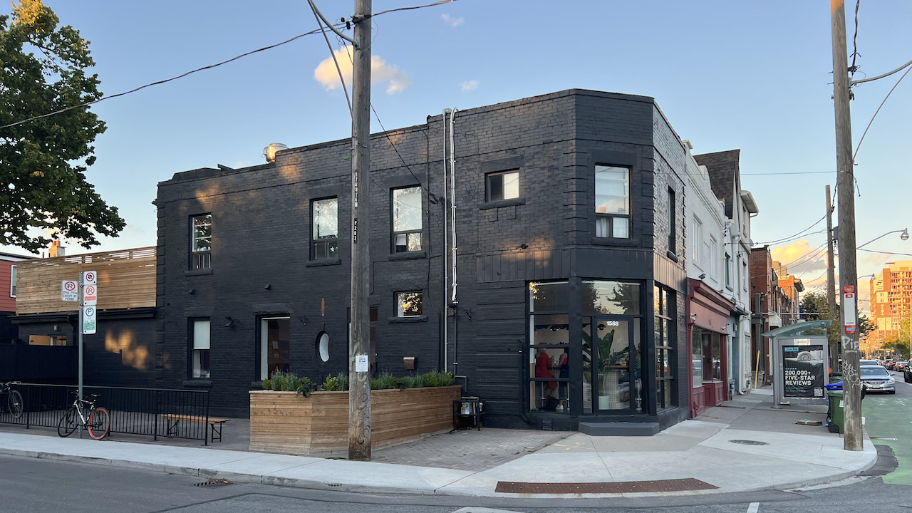 exterior of dotty's restaurant
