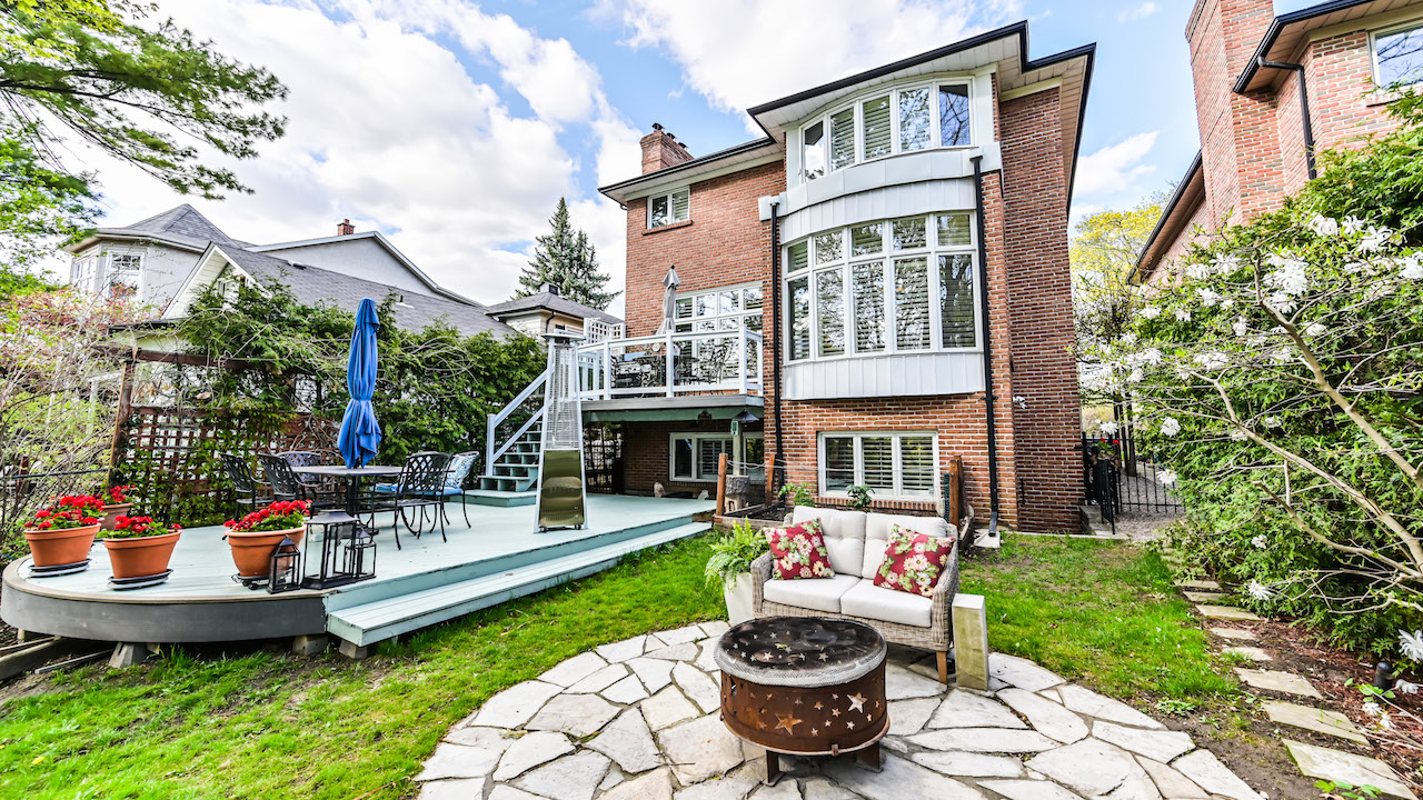 Yonge and Sheppard Toronto rental backyard