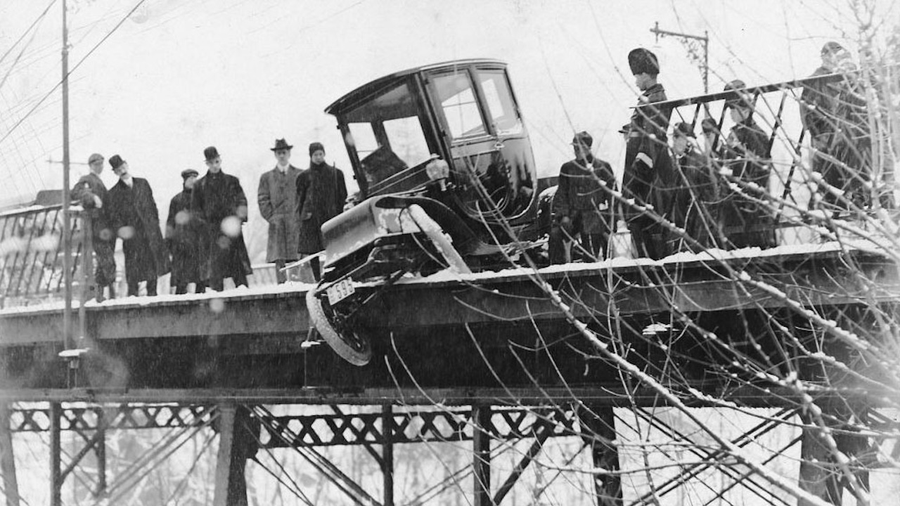 Automobile accident on the Glen Road Bridge 1912 (City of Toronto Archives)