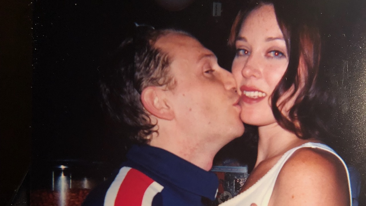Torquil Campbell kisses Moya O'Connell on the cheek