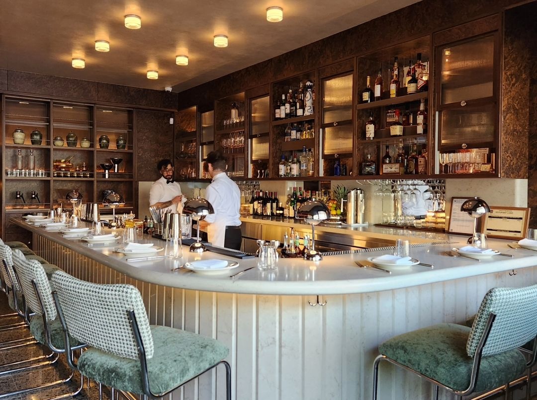 The bar at Linny's