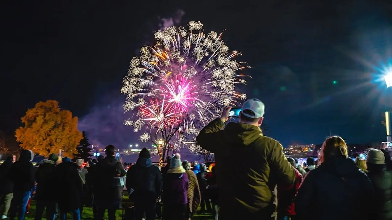 niagarafireworkswinter