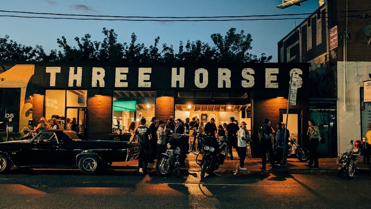 threehorses