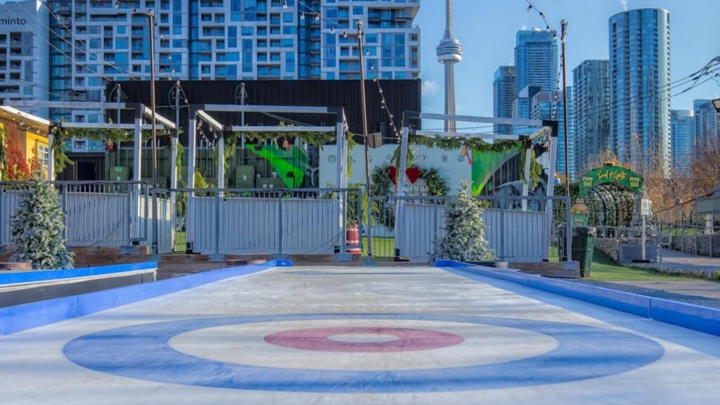 Curling in Toronto at Stackt Market