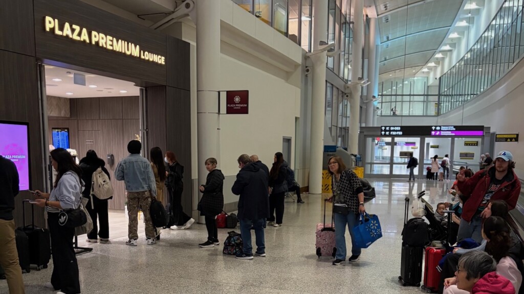 pearson lounge