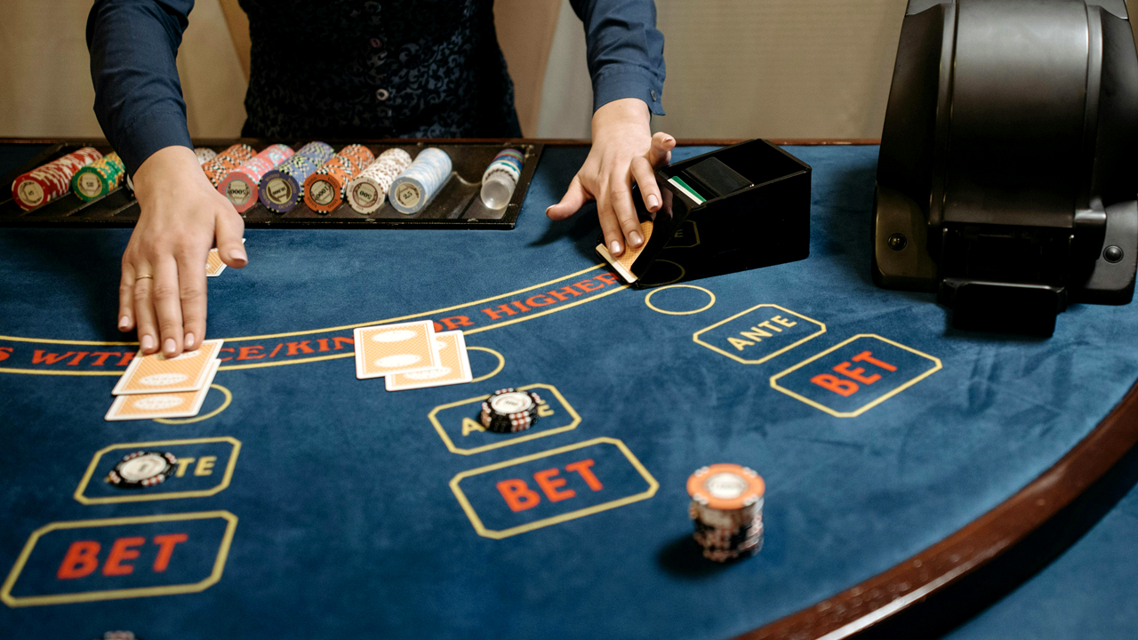 Live Dealers Vs RNG 2